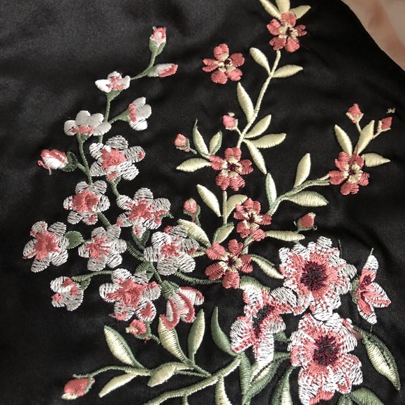 Adorable jacket. Never been worn - Picture 4 of 8